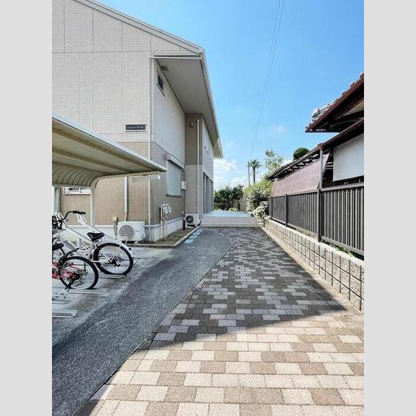 ルミエール ガーデン エントランス