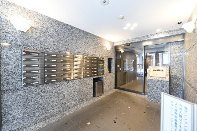 ルーブル中野坂上参番館4階 エントランス