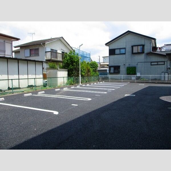 グレイス周西 駐車場