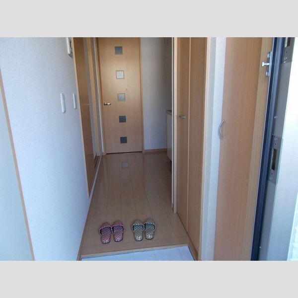 リヴェール金沢八景202号室 玄関