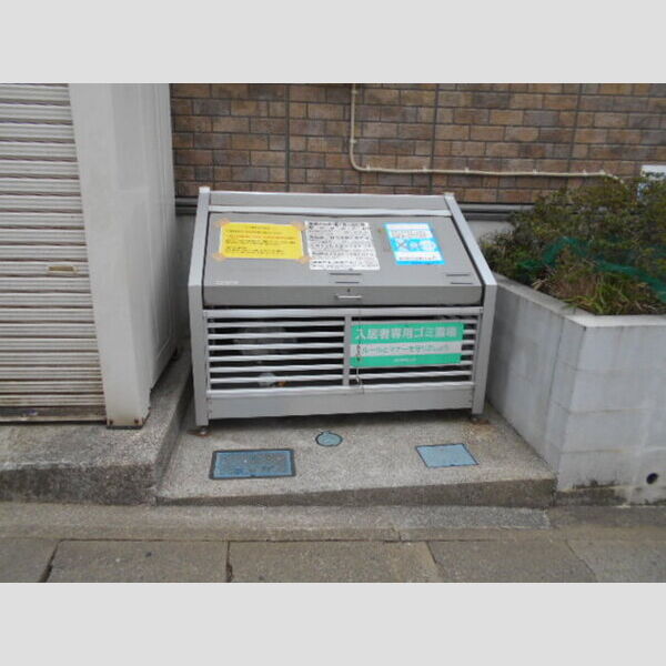 ル・マリアージュ101号室 ゴミ箱