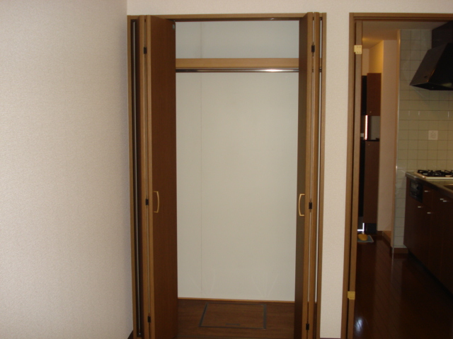 ロズウェルシブヤ203号室 収納