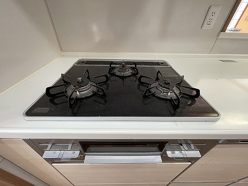 ブランズ調布サザンプレミアム ３口ガスコンロ（内装前）
