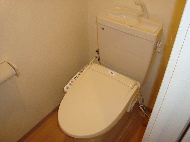 エトワール大和田301号室 シャワー付トイレ