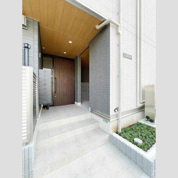 グラナーデ高野台305号室 エントランス