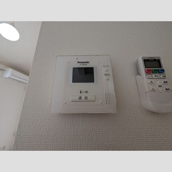 ハイツ岡沢　B202号室 モニター付インターホン