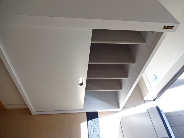 シャイン　ガーデン 下駄箱