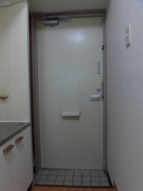 ミレ・関町0105号室 玄関