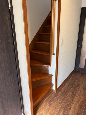 秦野市曽屋リノベ戸建て 階段
