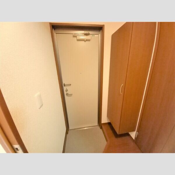 ヒルズガーデン102号室 玄関