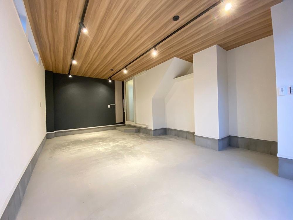 ガレージハウス稲毛101号室 幅3m×奥行5.8mで大型サイズの車も駐車可！