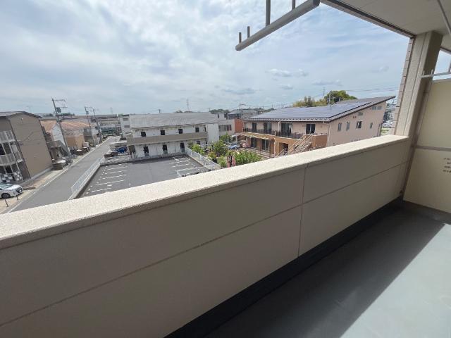 ルミナス参番館301号室 ベランダ