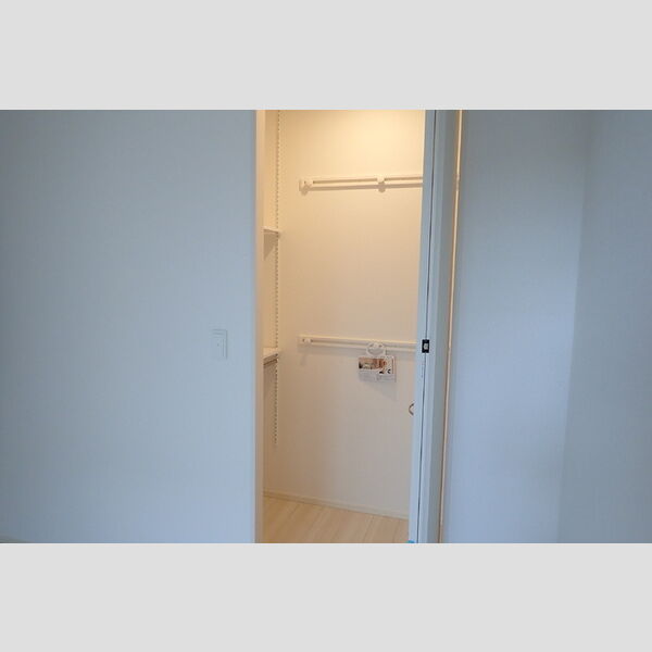 ソフィアⅢ読売ランド105号室 ワンステップクローゼット