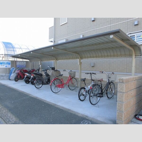 リルシア 駐輪場