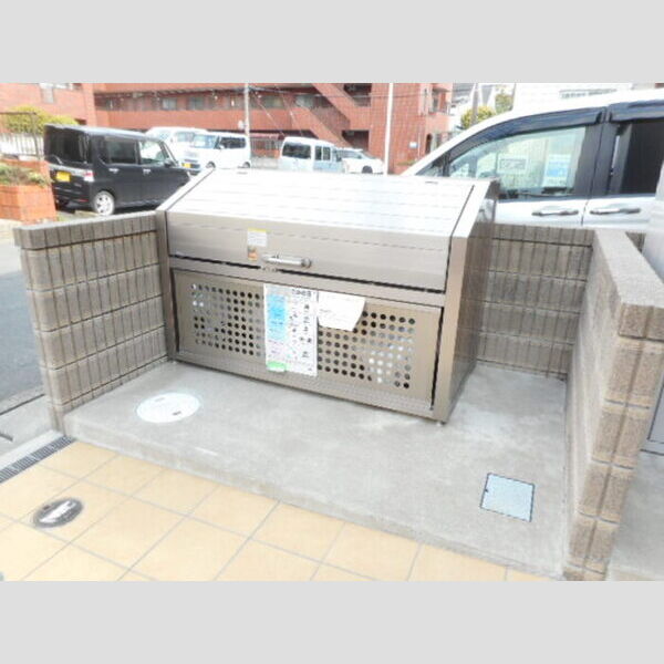 メゾン・ドゥ・ロジェ305号室 入居者様専用ゴミストッカー