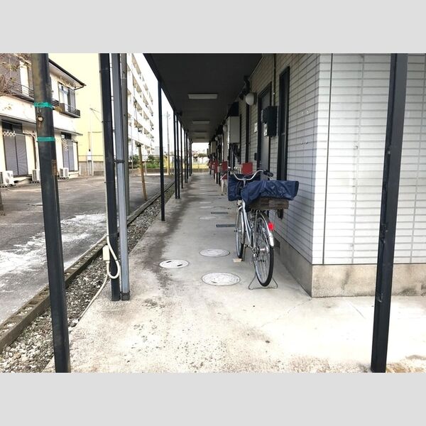 ソレイユ若葉　A エントランス