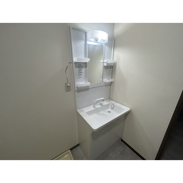 グランデュール瀬戸岡205号室 内観