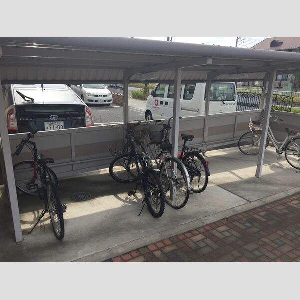 リヴェール石田 屋根付き駐輪場