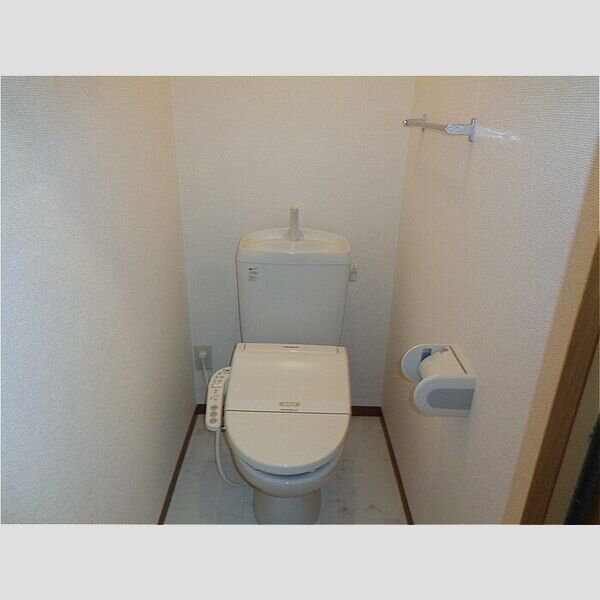 アルカイックシャトー　東館103号室 温水洗浄暖房便座