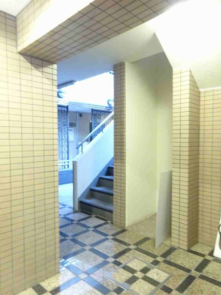 ダイホープラザ千歳烏山Ａ棟208号室 エントランス