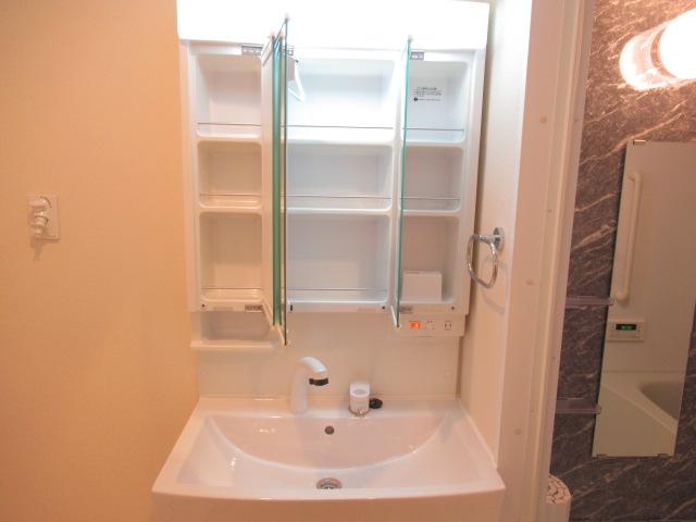 ルークス 洗面台裏収納