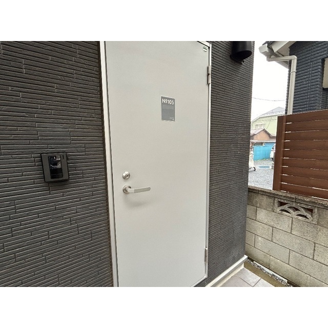 シャテーニュ105号室 玄関