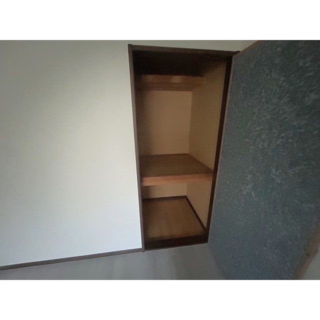 グランデュール瀬戸岡201号室 内観