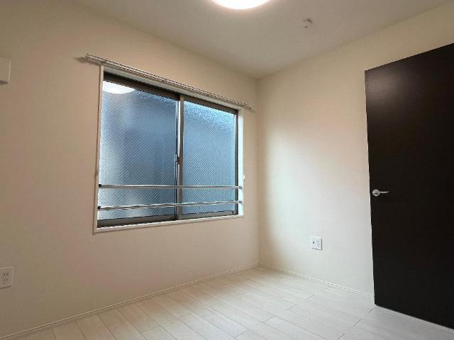 ラヴィグレイス203号室 洋室