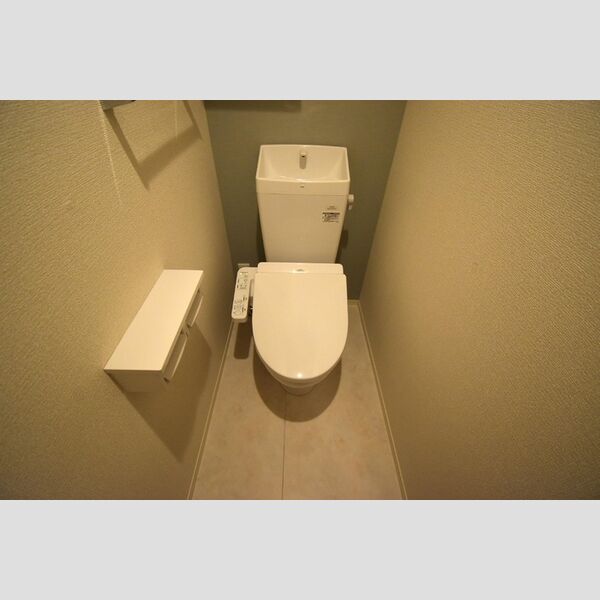 Dスクエア子安町103号室 トイレ