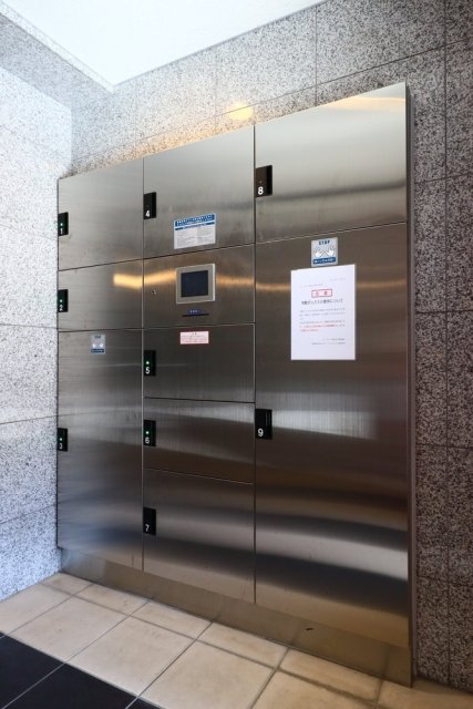 ヴィータローザ新江古田1階 宅配ボックス