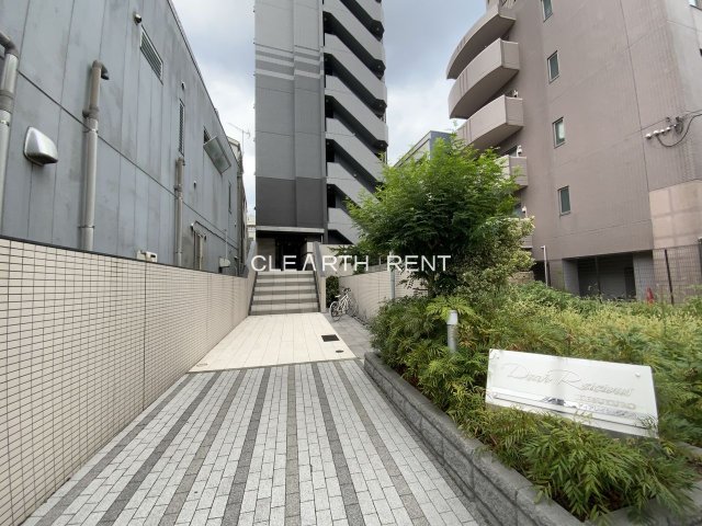 ディアレイシャス池袋 植栽豊かなエントランス