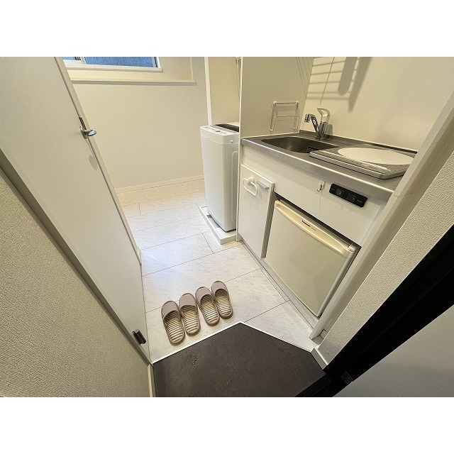 フレシール大久保b101号室 白基調の玄関♪