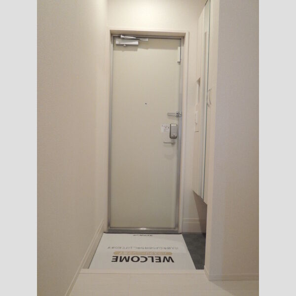 ウェルド102号室 玄関