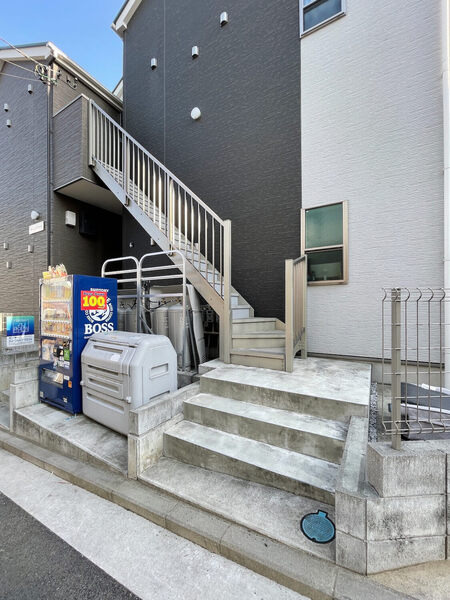 ターニングバック105号室 エントランス