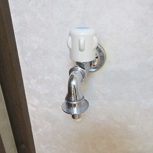 レクセルプラザ本厚木 洗面所 洗濯機水栓　※2024年11月撮影時