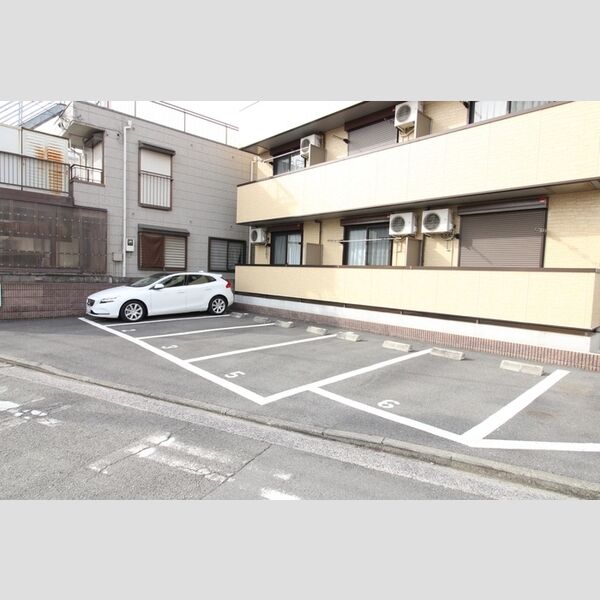 シュティルレーベン 駐車場