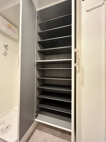 エルファーロ中野富士見町0304号室 収納