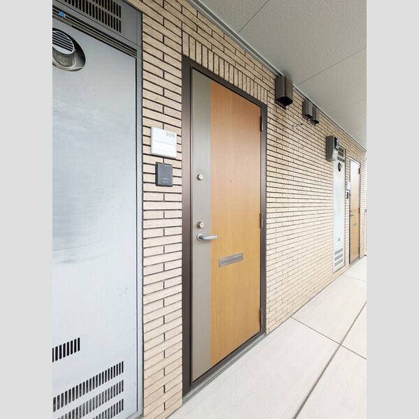 グランシャリオ 桜木 玄関