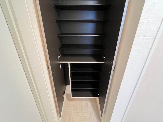 カーネル　ベイス102号室 下駄箱