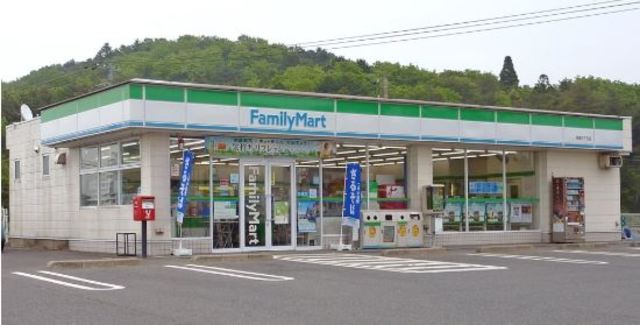 テルハ 【コンビニエンスストア】ファミリーマート川口元郷店まで565ｍ