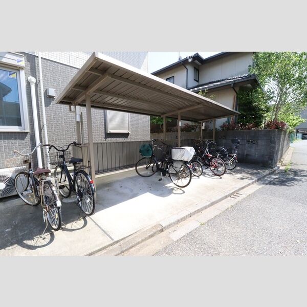 ジーフロント 駐輪場