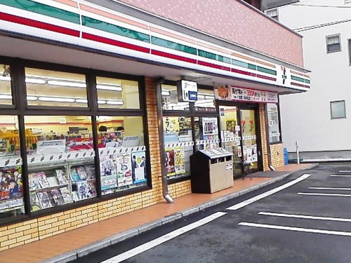 ミネルヴァ鶴見市場203号室 【コンビニエンスストア】セブンイレブン 鶴見市場東中店まで105ｍ