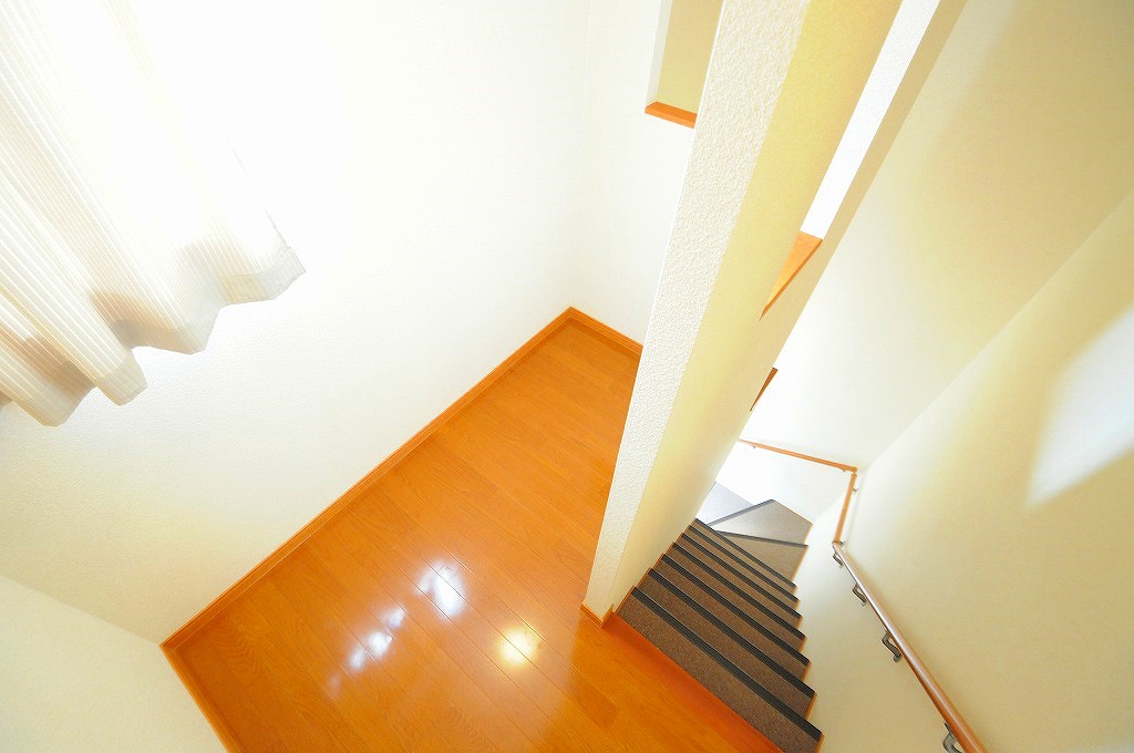 レオパレスＣＩＥＬ201号室 玄関