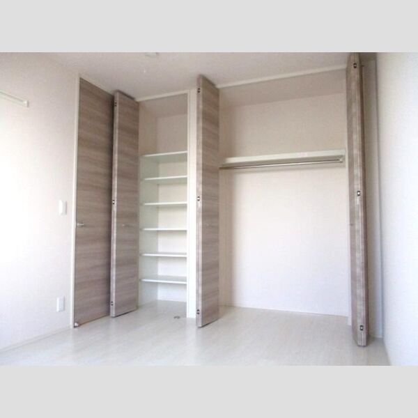 サウスヒルズⅢ105号室 洋室