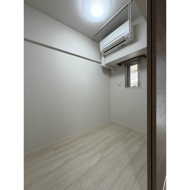 プレール・ドゥーク亀戸小村井302号室 洋室約2.7帖