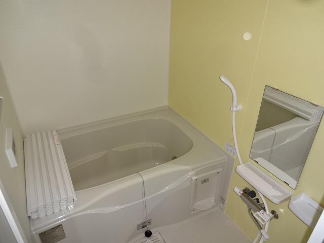 アストン・ベル バス