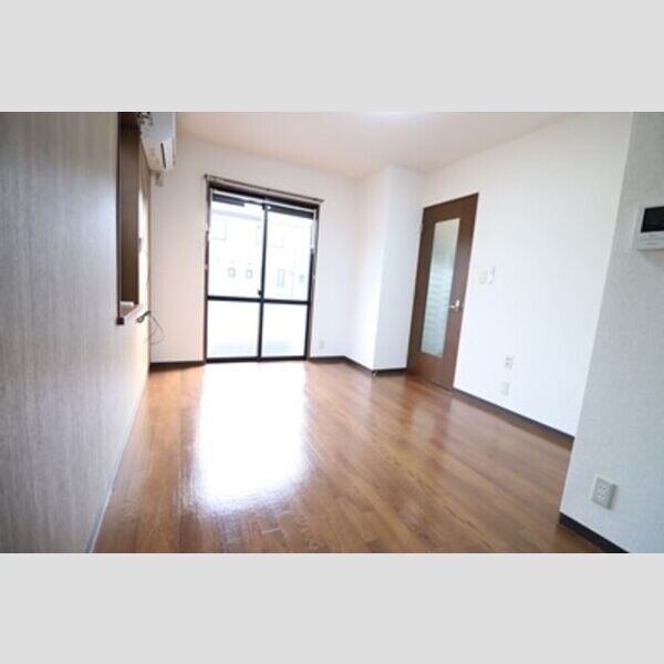 アネックス　C101号室 LDK(テラス側)