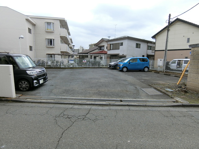 ドルチェ武蔵野 駐車場