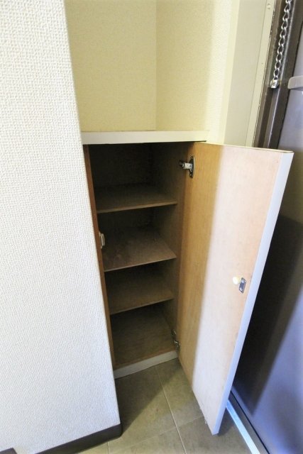 ハイツいづみ 靴入