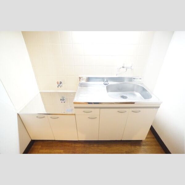 ショーワビルⅡ 調理スペースもしっかりあるので自炊をする方にもお勧めです。